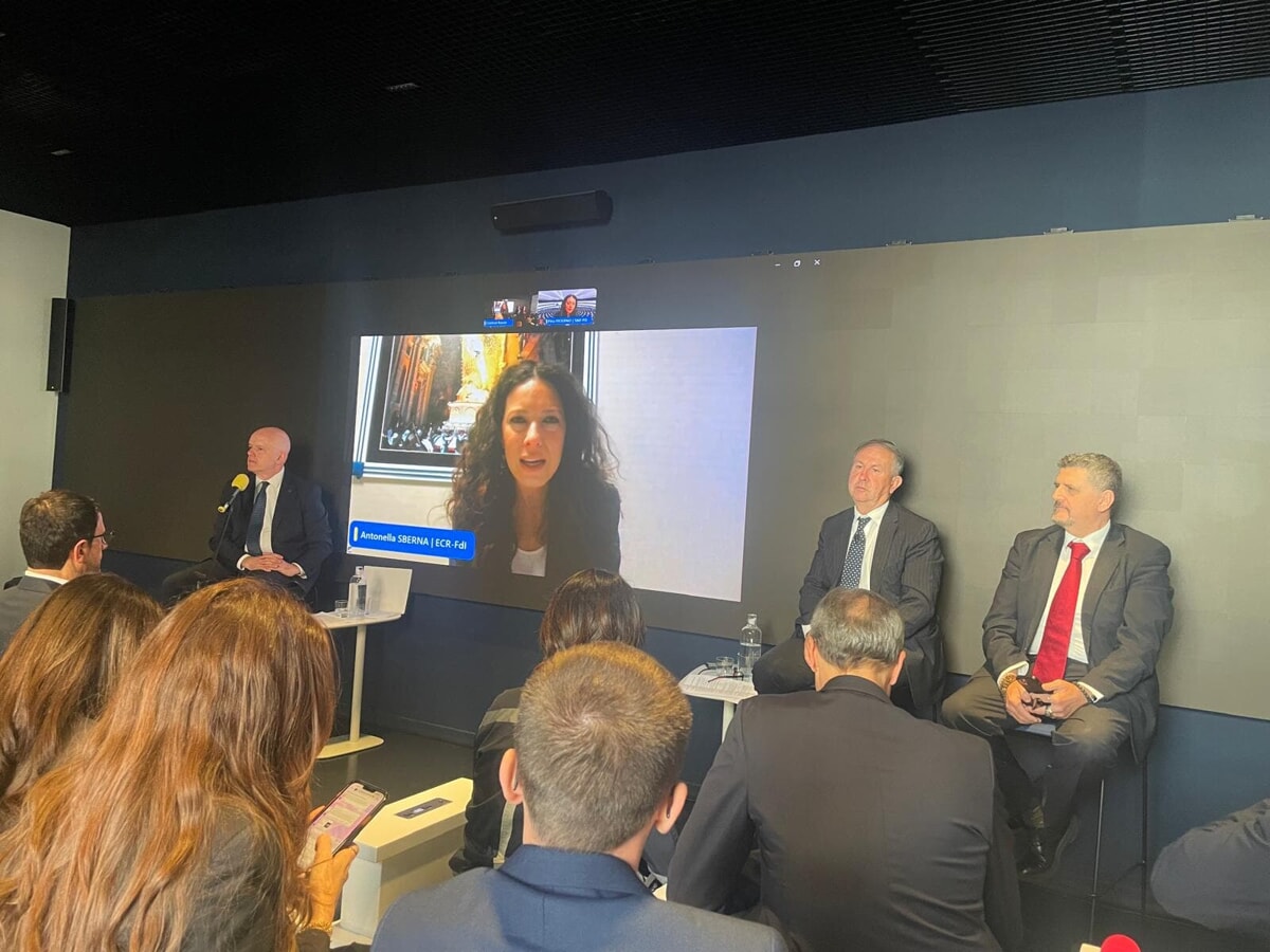 L'intervento in videocollegamento della vicepresidente del Parlamento europeo ed esponente di Fratelli d'Italia Antonella Sberna