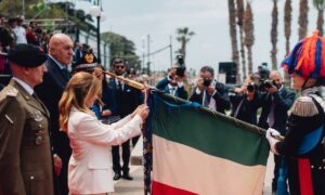 Meloni verpasst den Balkangipfel – Carabinieri-Feier und das Rätsel der Briefmarken