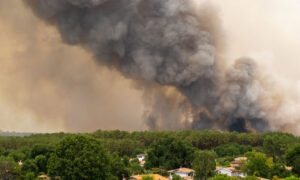 Großbrand an der französischen Atlantikküste: Mehr als 20.000 Evakuierte, Tausende Touristen betroffen