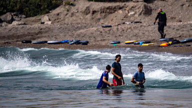 Migranti tentano di entrare nell'enclave spagnola di Ceuta dal Marocco AP Photo Antonio Sempere via LaPresse