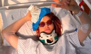 Noemi: Foto aus dem Spital nach dem Sturz – „Ich habe großen Schrecken bekommen, aber zum Glück geht es mir gut“