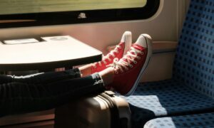 Reiseetikette: Von Füßen auf dem Sitz bis zur Freisprechanlage – Gute Manieren unterwegs