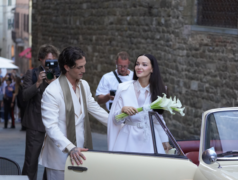 Damiano David e Dove Cameron sposi LaPresse2 Damiano David e Dove Cameron sposi LaPresse2