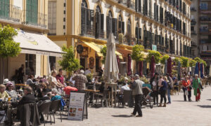 Früher 14-Stunden-Schichten, heute höchstens 40 Stunden pro Woche: Kellnerknappheit in Spanien – Restaurants schließen