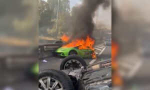 Lamborghini mit über 220 km/h auf der Autobahn: kracht, brennt – von der Leitplanke in zwei Teile gerissen: Vater und Sohn tot