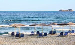 Streit um Sonnenliege am Strand: Schlägerei, 82-jähriger Mann gestorben