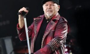 Vasco Rossi im Krankenhaus: Am schlimmsten ist, dass ihm langweilig ist – Wie geht es ihm jetzt?