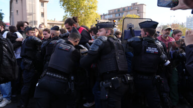 La protesta degli studenti in Francia (Foto LaPresse)