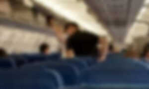 Seltsamer Geruch an Bord und Kopfschmerzen: Flugzeug kehrt nach dem Start um