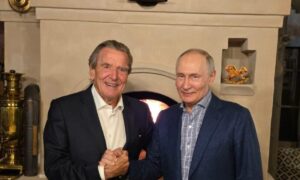 Putin feiert Geburtstag: Ex-Bundeskanzler Schröder taucht in Moskau bei der Feier auf. Merz: „Tief empört“