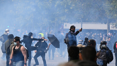 Le proteste in Francia (Foto LaPresse)