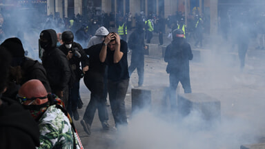 Le proteste in Francia (Foto LaPresse)