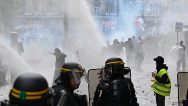 Le proteste in Francia (Foto LaPresse)