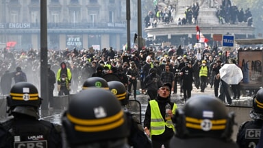 Le proteste in Francia (Foto LaPresse)