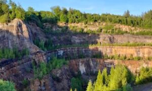 21-Jährige stirbt beim Bungee-Jumping in einer Kiesgrube vor Freunden – Sprunganlage ohne Genehmigung