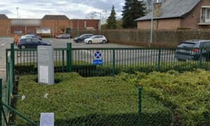 Allein im Auto mit einem fünfjährigen Mädchen: Verstecktes Handy nimmt alles auf – Tonaufnahme eines Verwandten an die Polizei übergeben