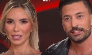 Dancing Stars: Noemi Bocchi wird von Matano und D’Urso getröstet – „Mit Totti zusammen zu sein, macht dich nicht klein“. Sie verrät, wer ihre größte Unterstützerin ist.
