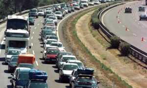 Die Frau, die jeden Tag 220 Kilometer zur Arbeit pendelt – 800-Euro-Mietzimmer, Notfallset im Auto